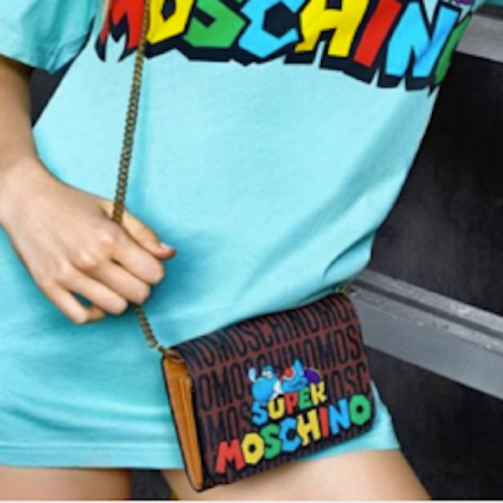 Moschino: Super Mario Bros Yoshi Wallet Chain Crossbody Bag - Picture 3 of 16
